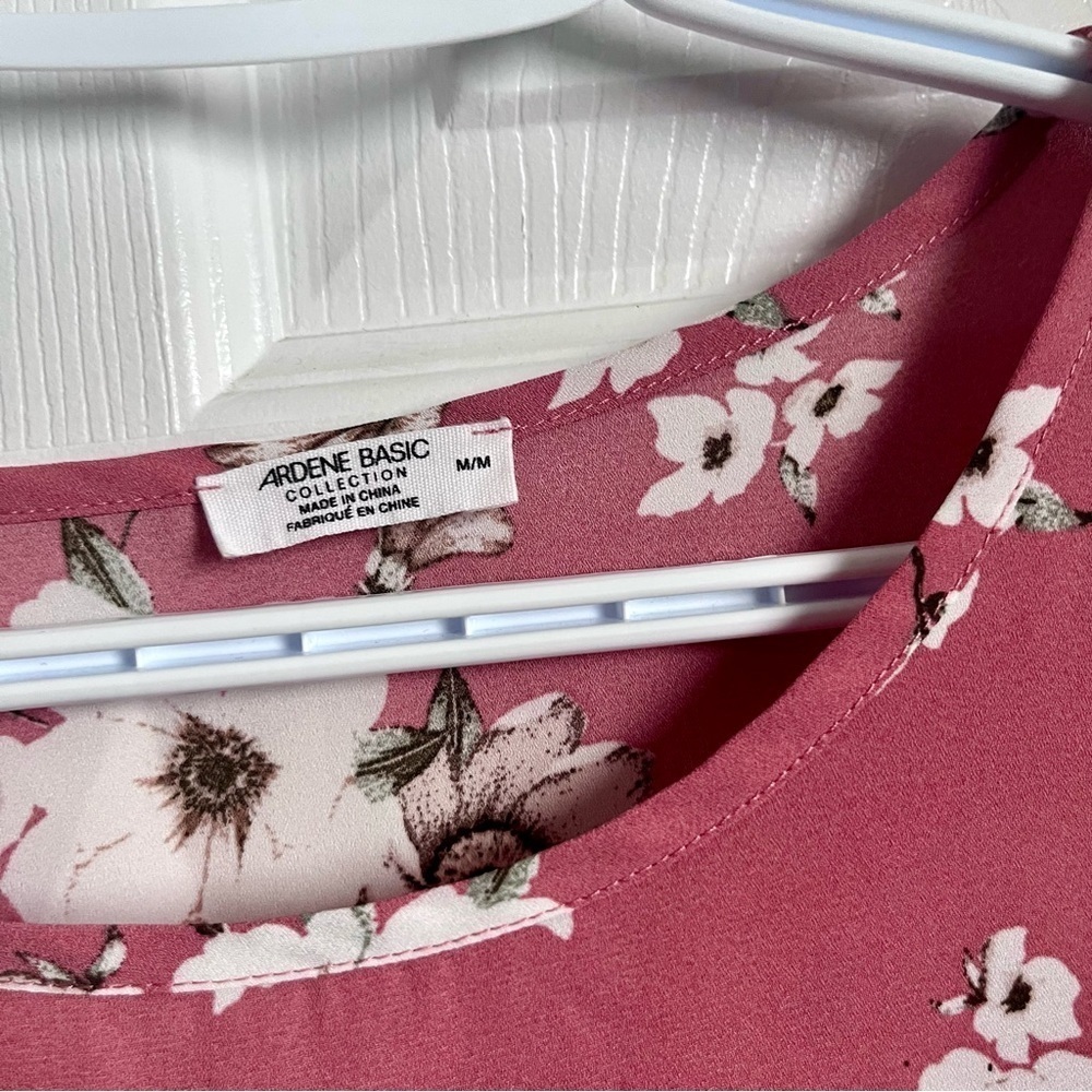 3/25$💥 Ardene Top Shirt Floral Pink Medium Women Short sleeve - Picture 2 of 4